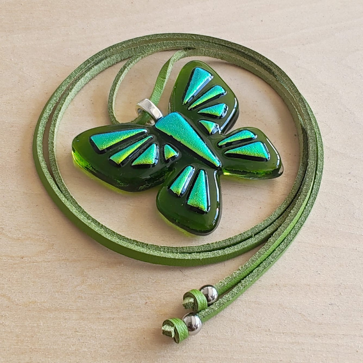 Dije Mariposa (Verde Traslúcido)